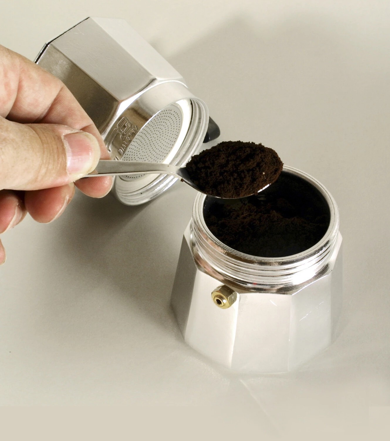 Basic Nature Bellanapoli Cafetière à espresso 6 Cups, argent 7 Basic Nature Bellanapoli Cafetière à espresso 6 Cups, argent – Image 5